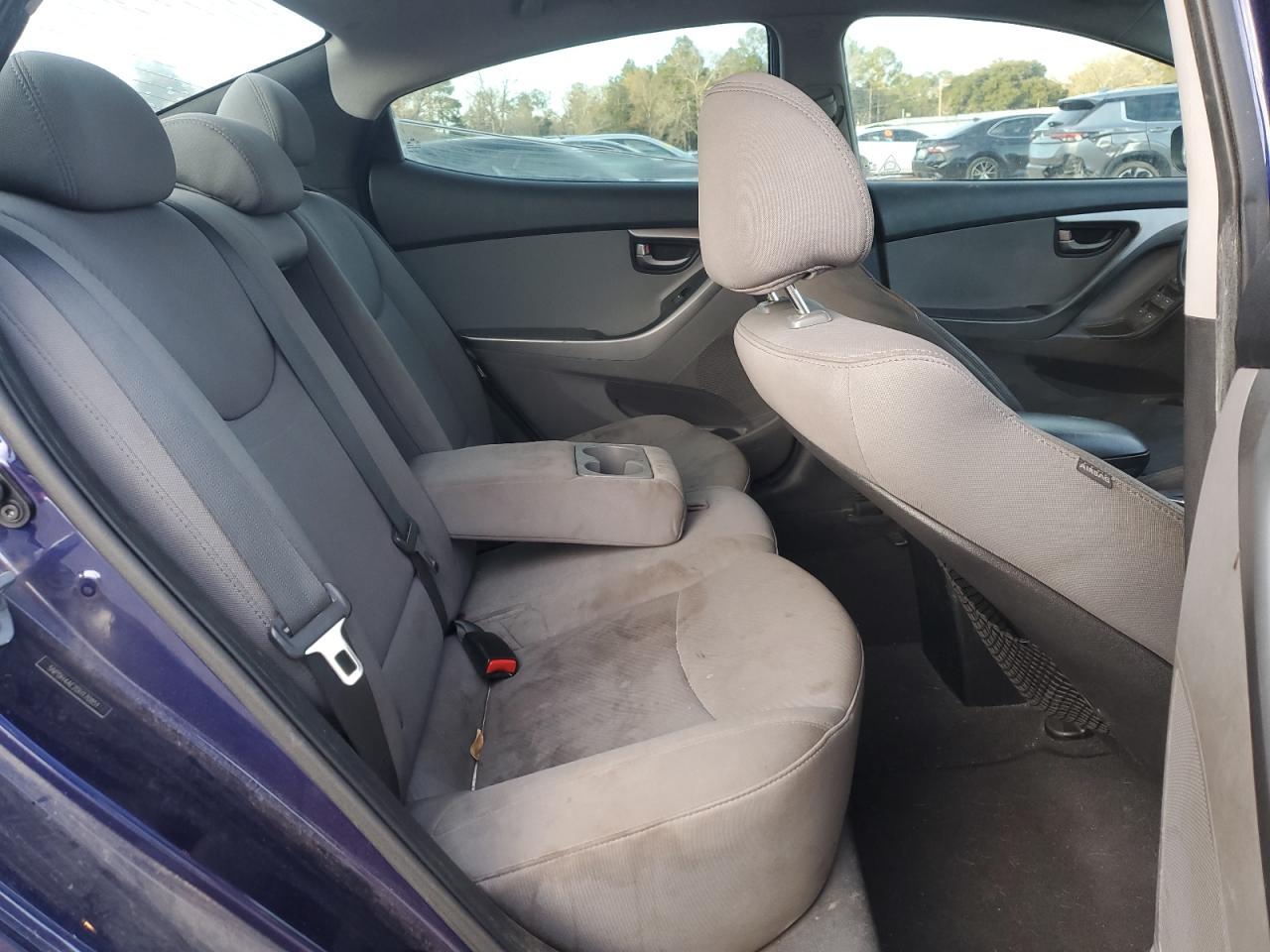 2013 Hyundai Elantra - Image 10