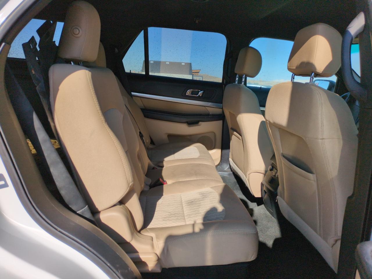 2016 Ford Explorer - Image 10