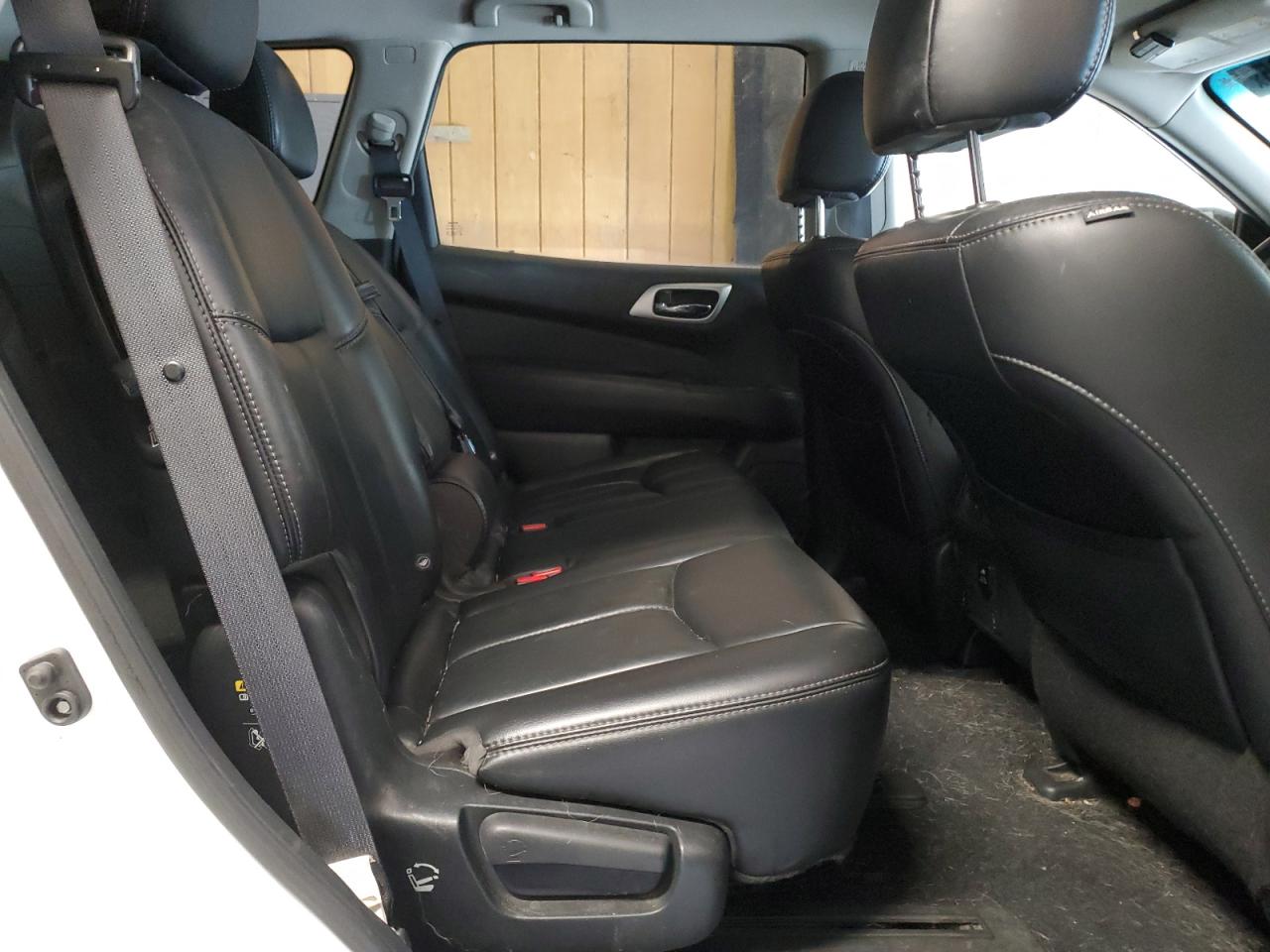 2017 Nissan Pathfinder - Image 11