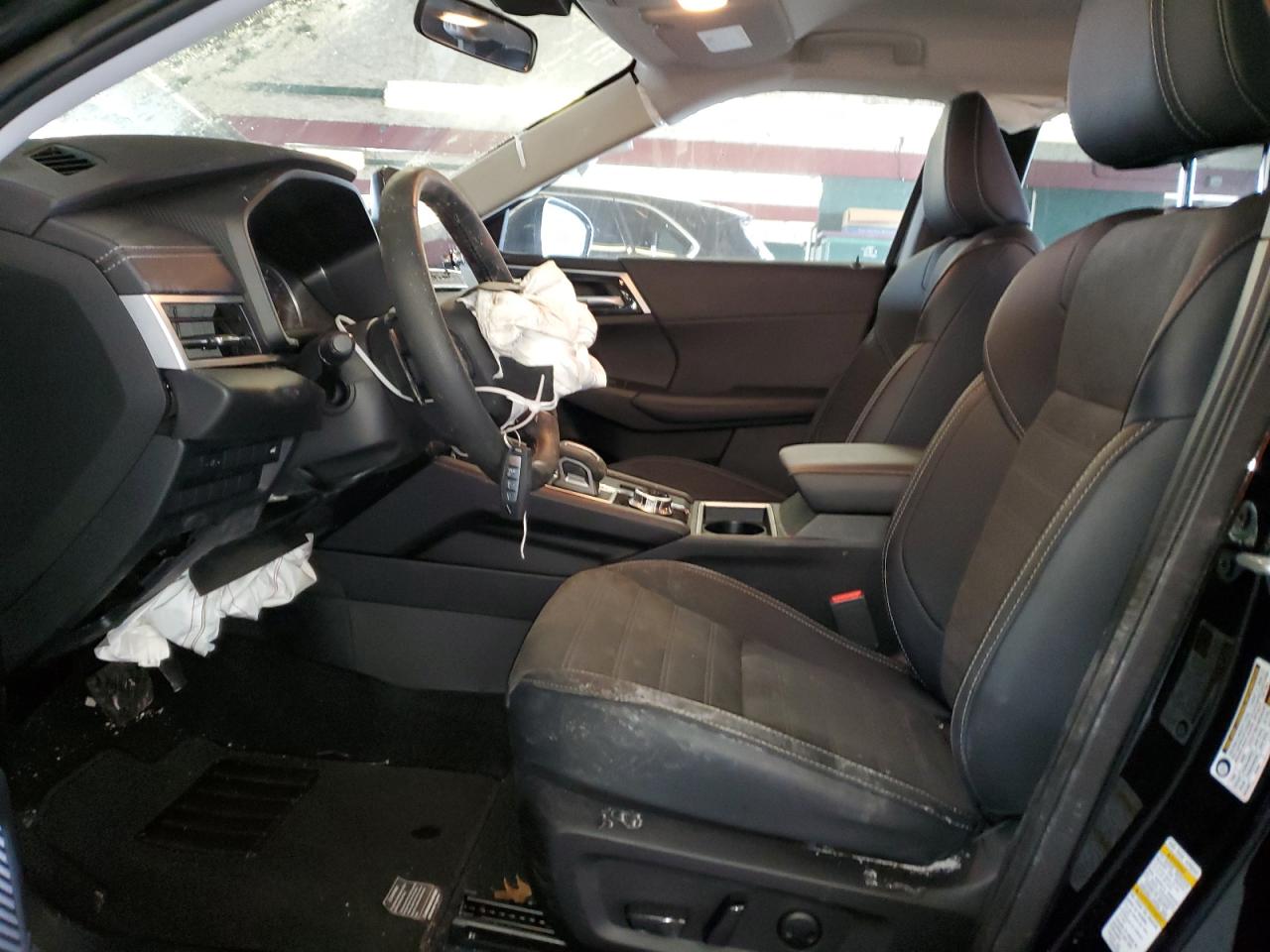 2024 Mitsubishi Outlander - Image 7