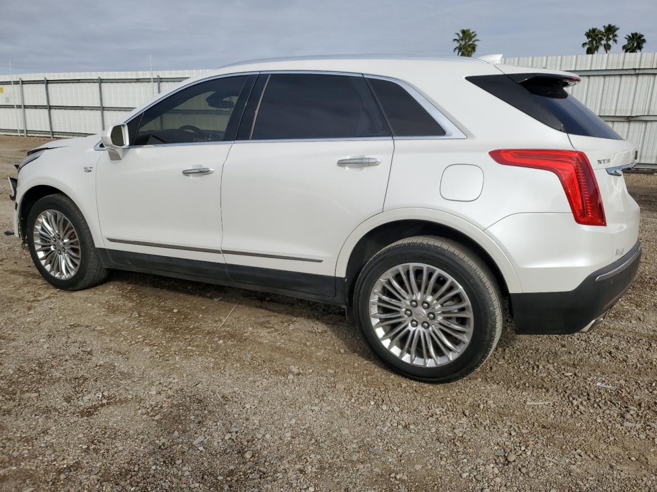 2017 Cadillac XT5 - Image 2