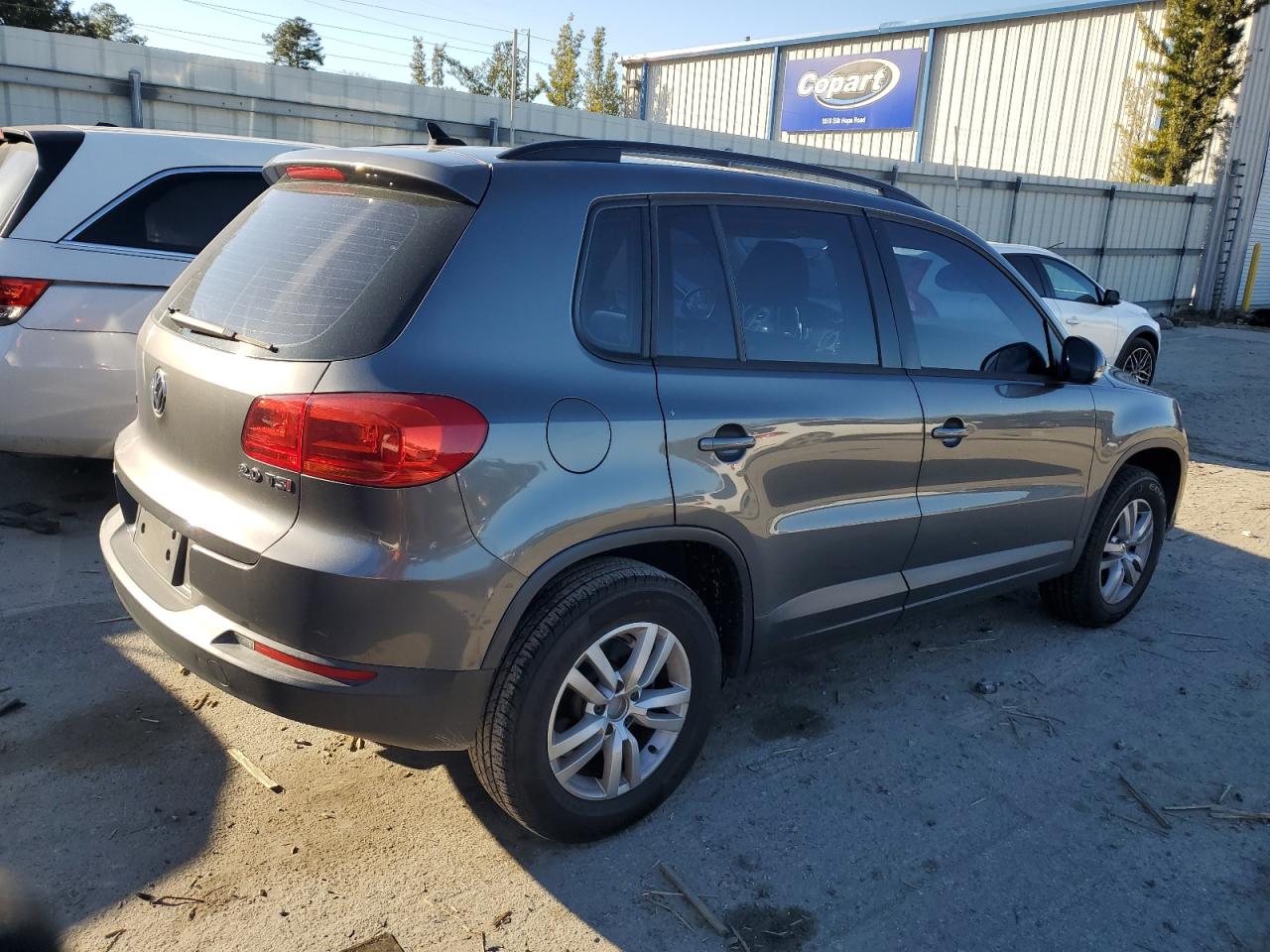 2015 Volkswagen Tiguan - Image 3