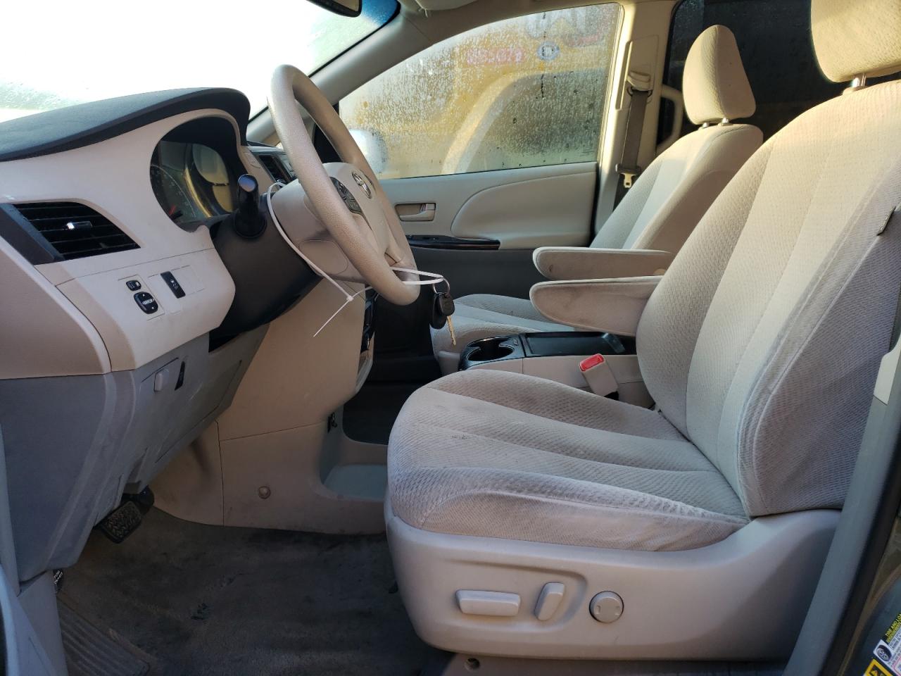 2011 Toyota Sienna - Image 7