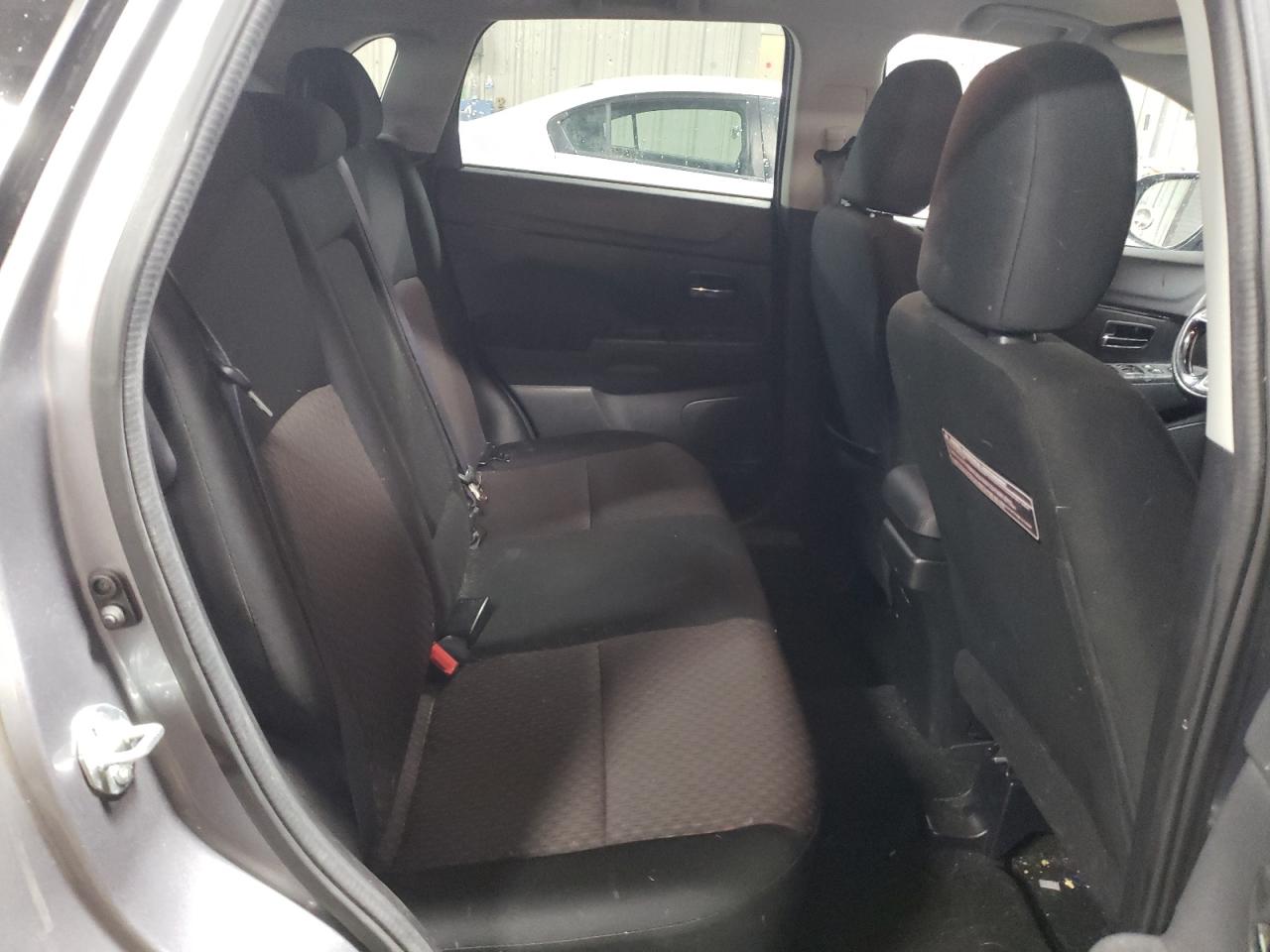 2018 Mitsubishi Outlander - Image 10