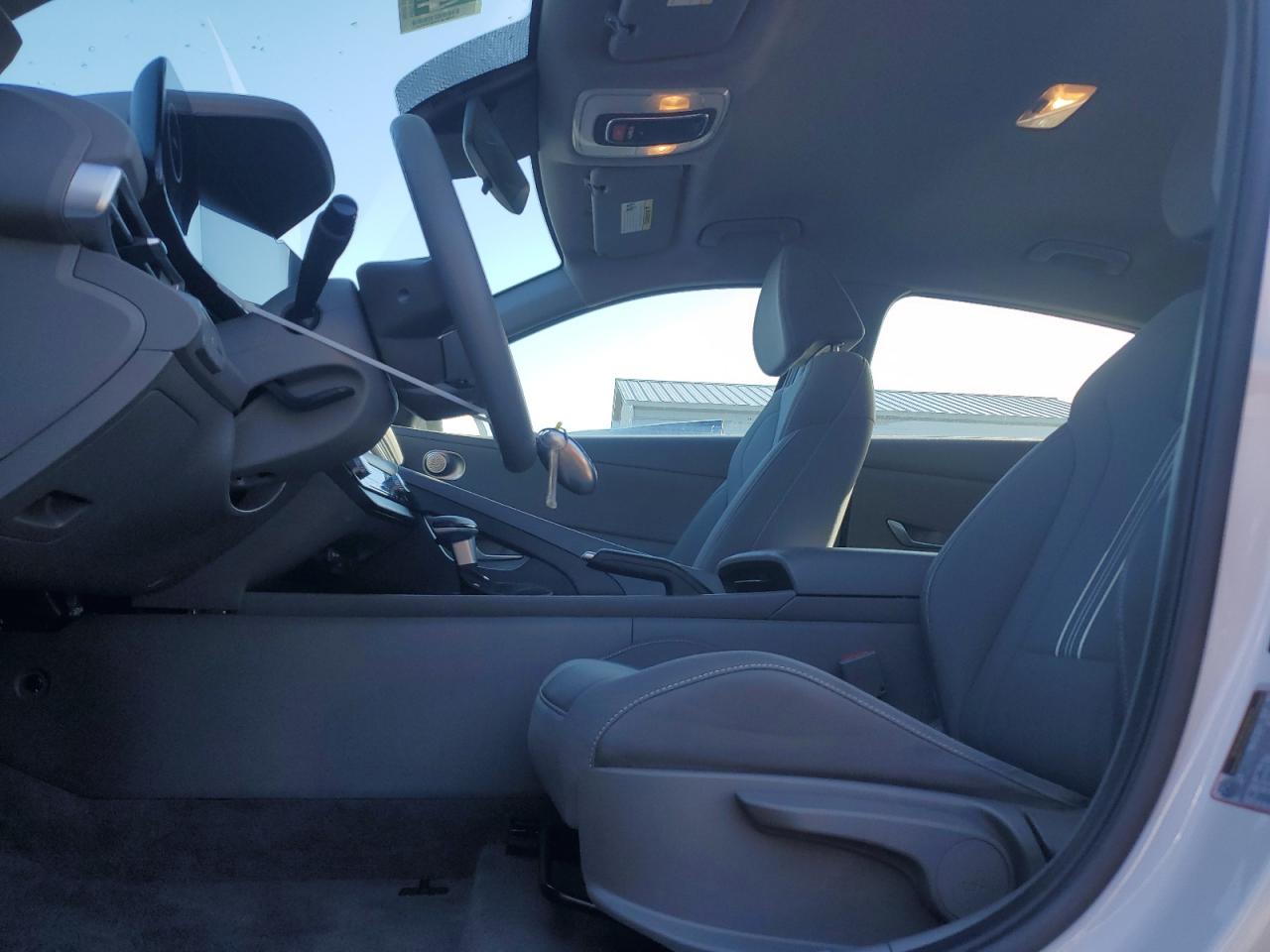 2024 Hyundai Elantra - Image 7