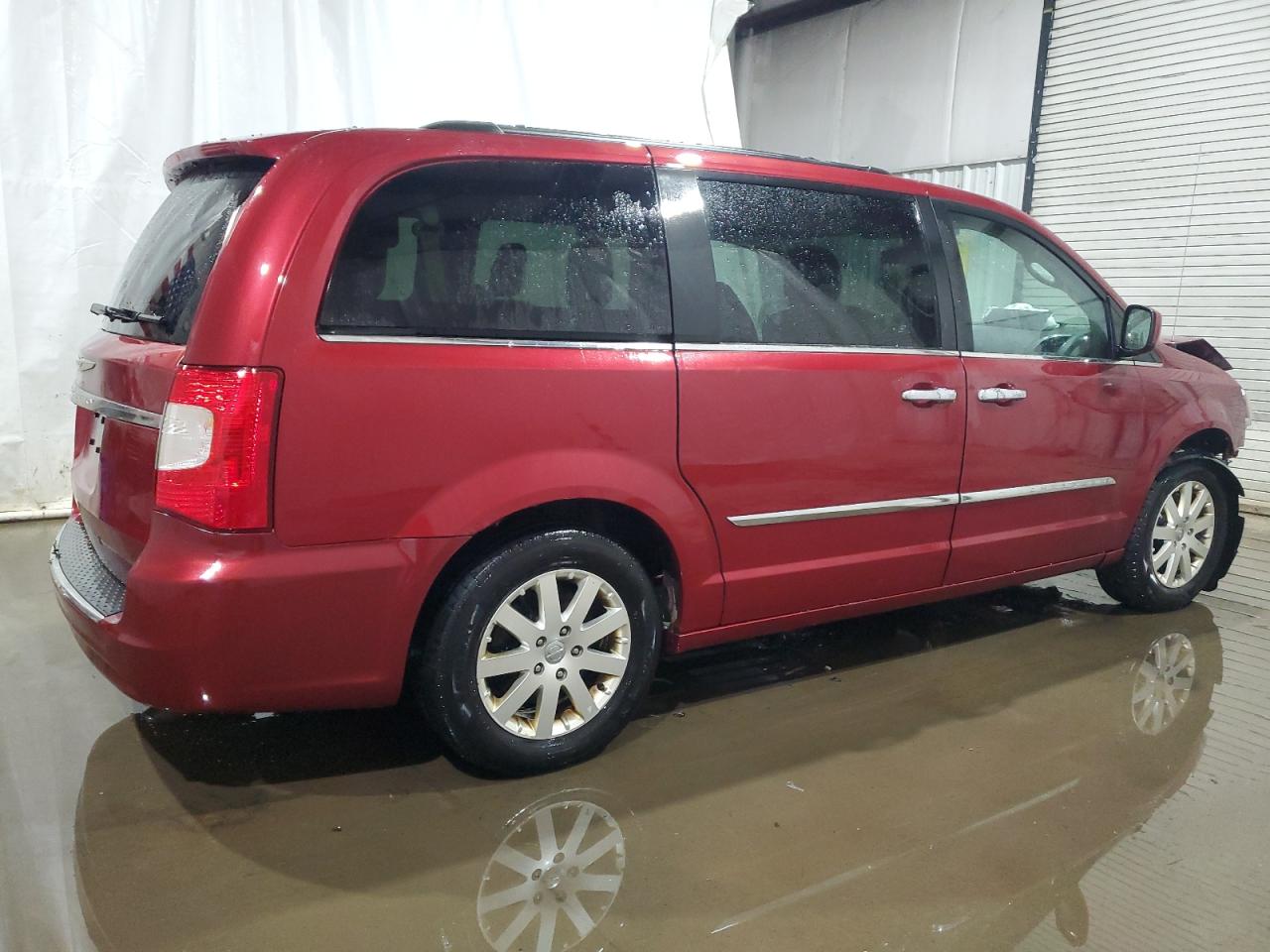2015 Chrysler Town & Country - Image 3