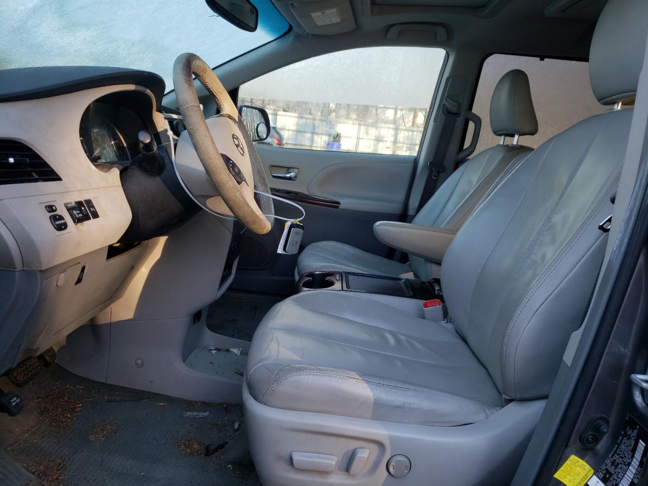 2012 Toyota Sienna - Image 7
