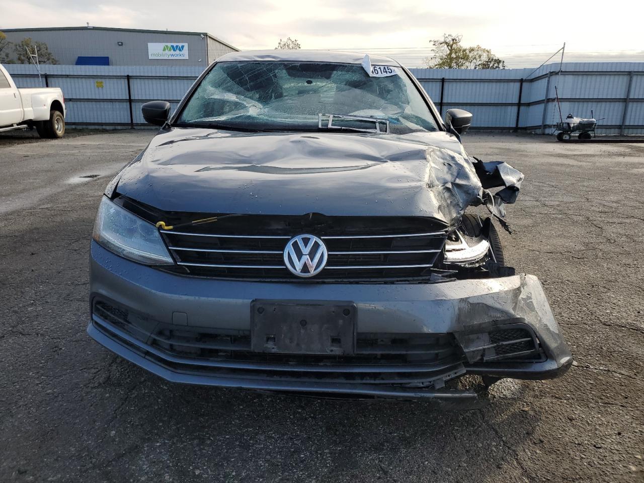 2017 Volkswagen Jetta - Image 5