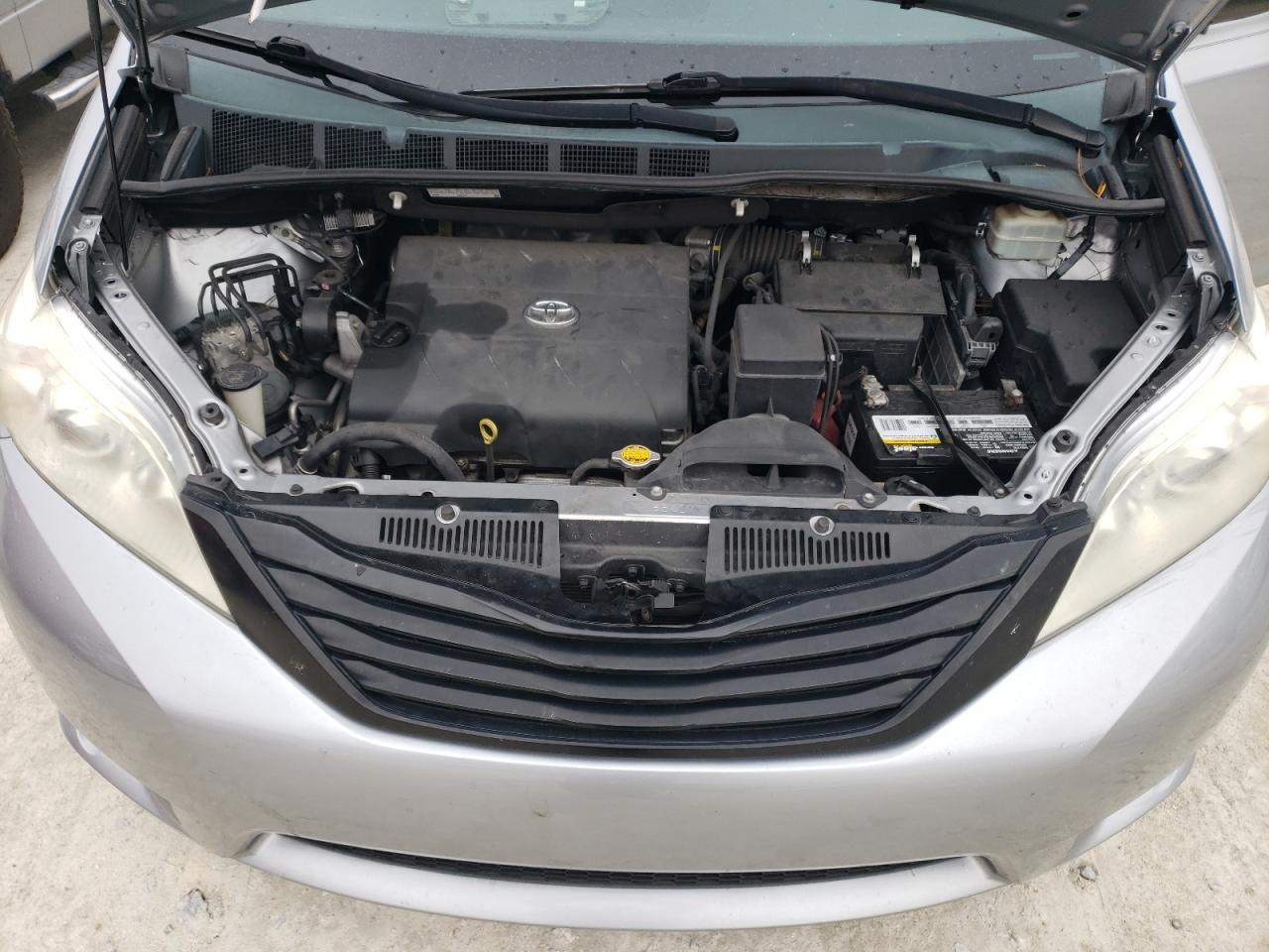 2015 Toyota Sienna - Image 12