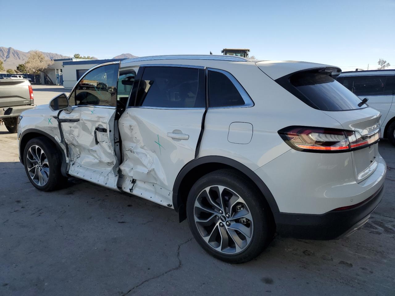 2021 Lincoln Nautilus - Image 2