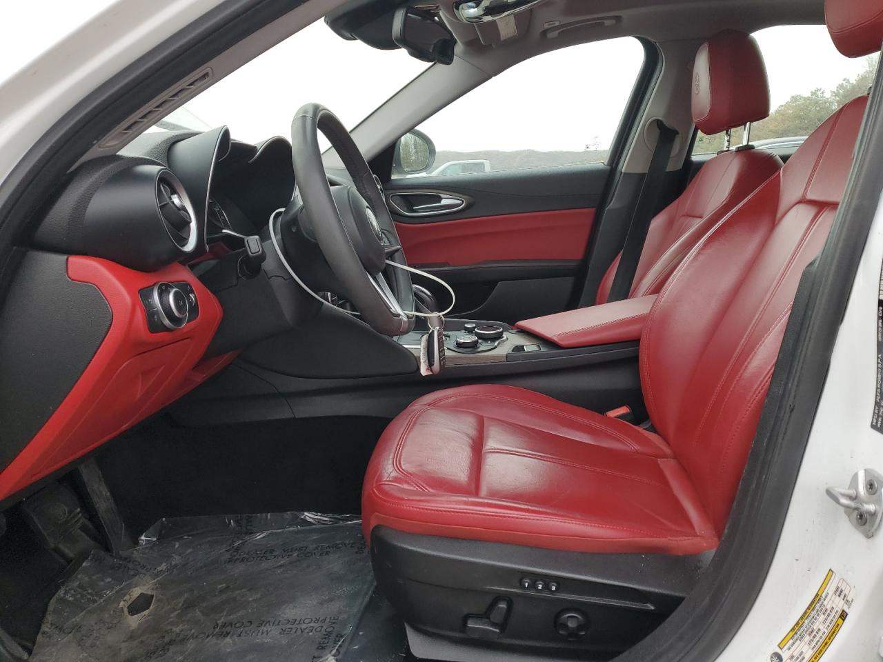 2019 Alfa Romeo Giulia - Image 7