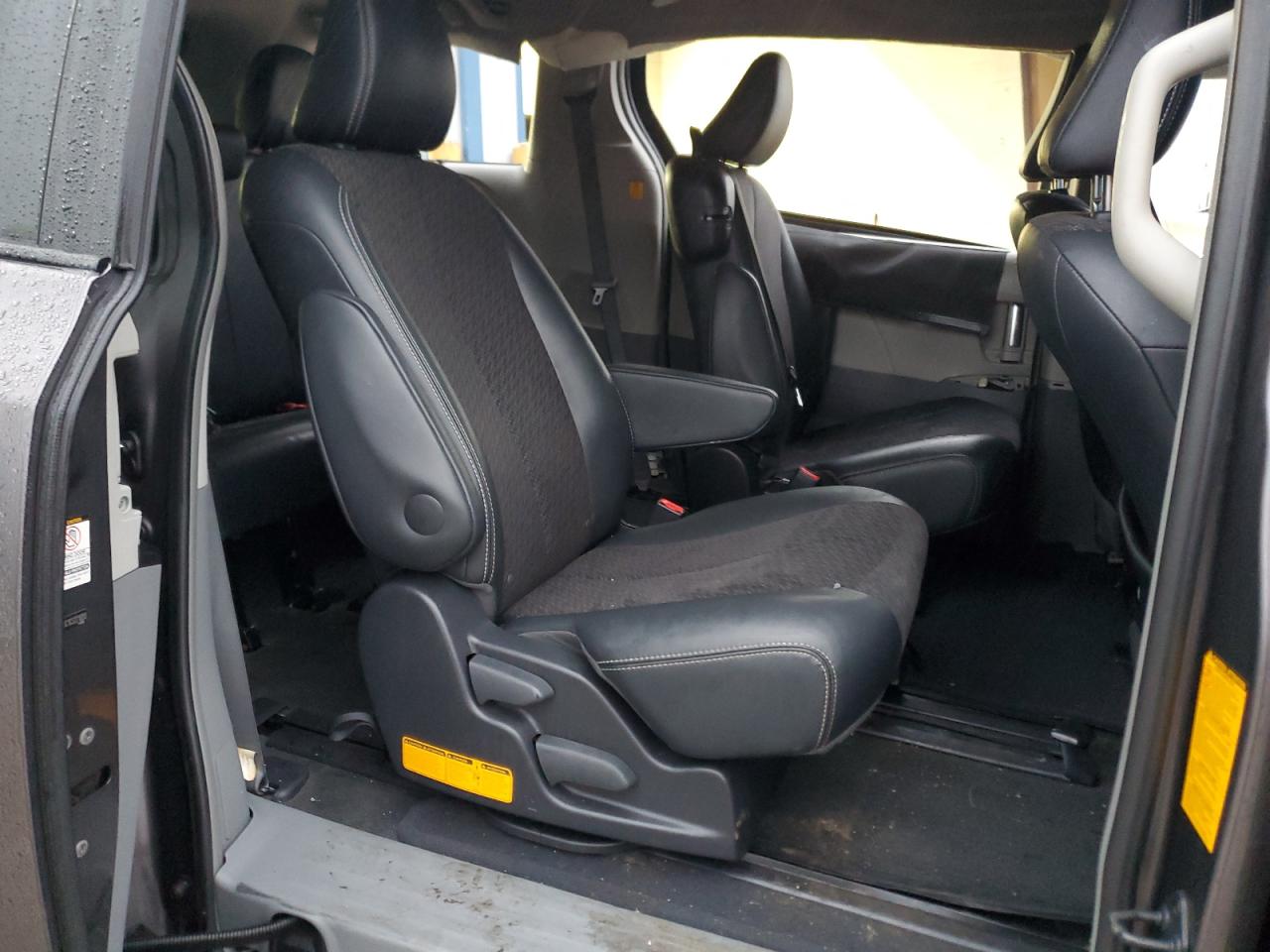 2012 Toyota Sienna - Image 11