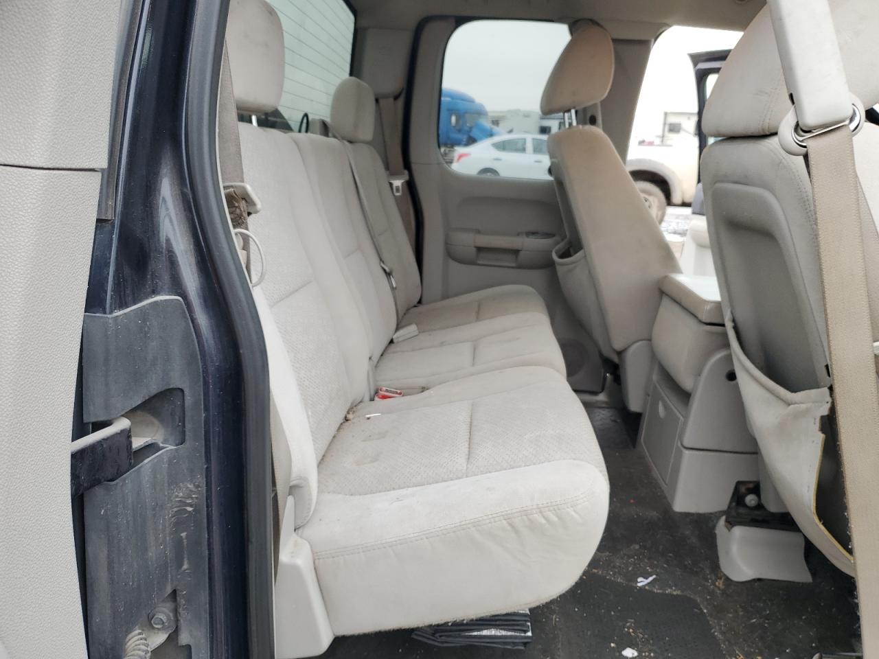 2007 Chevrolet Silverado - Image 10