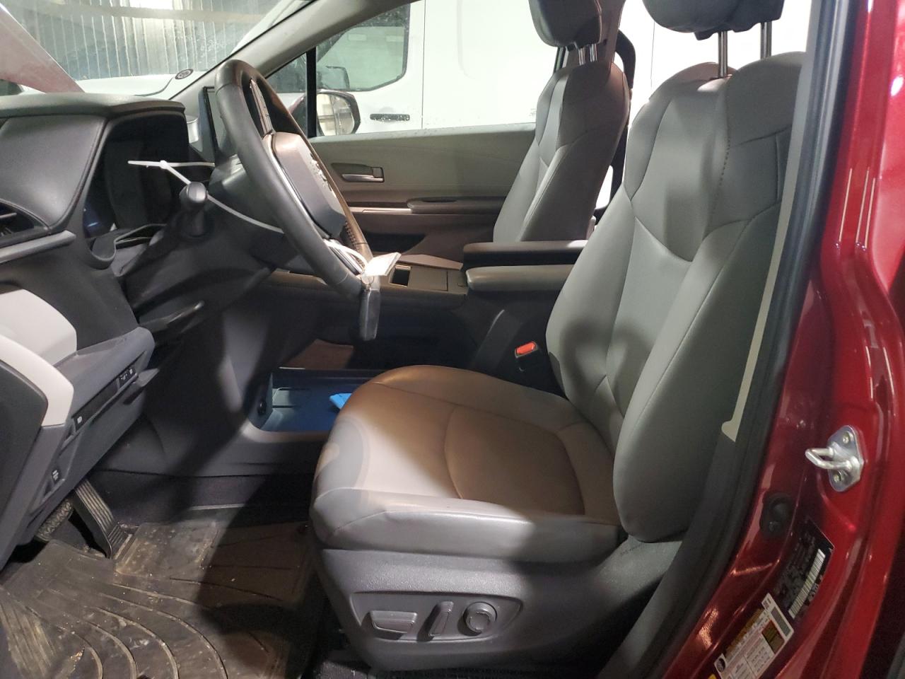 2021 Toyota Sienna - Image 7