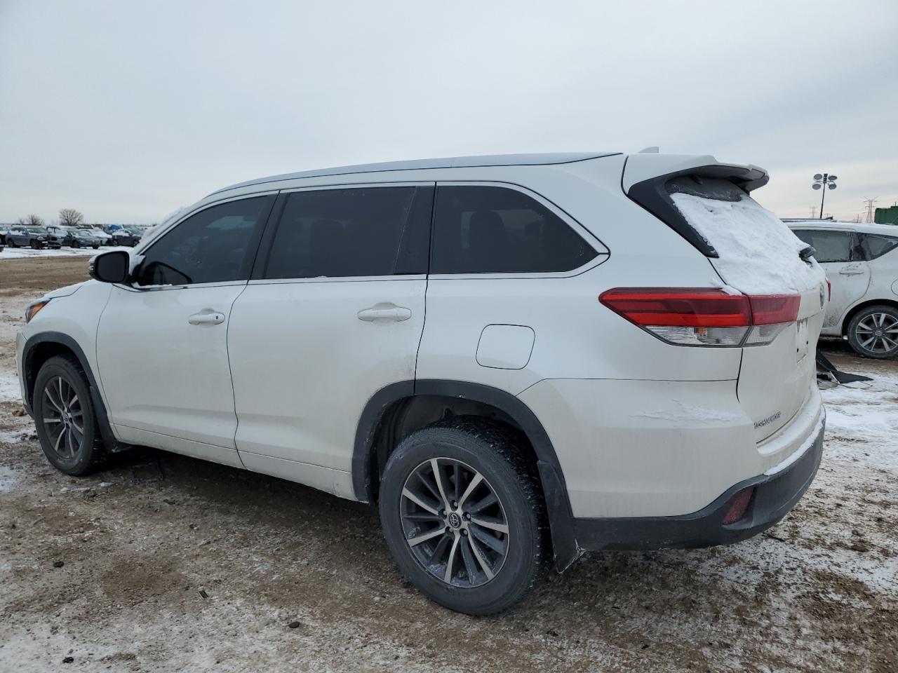 2018 Toyota Highlander - Image 2