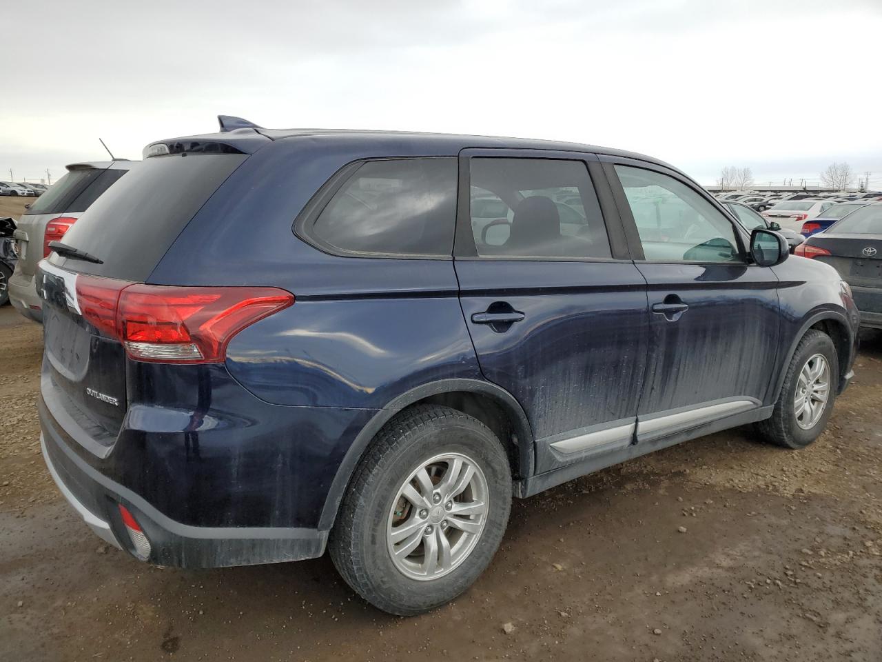 2018 Mitsubishi Outlander - Image 3