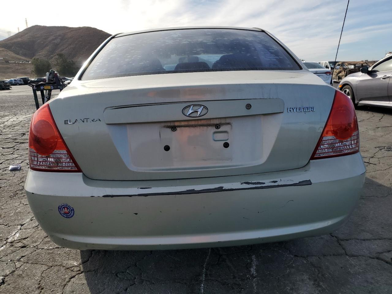 2004 Hyundai Elantra - Image 6