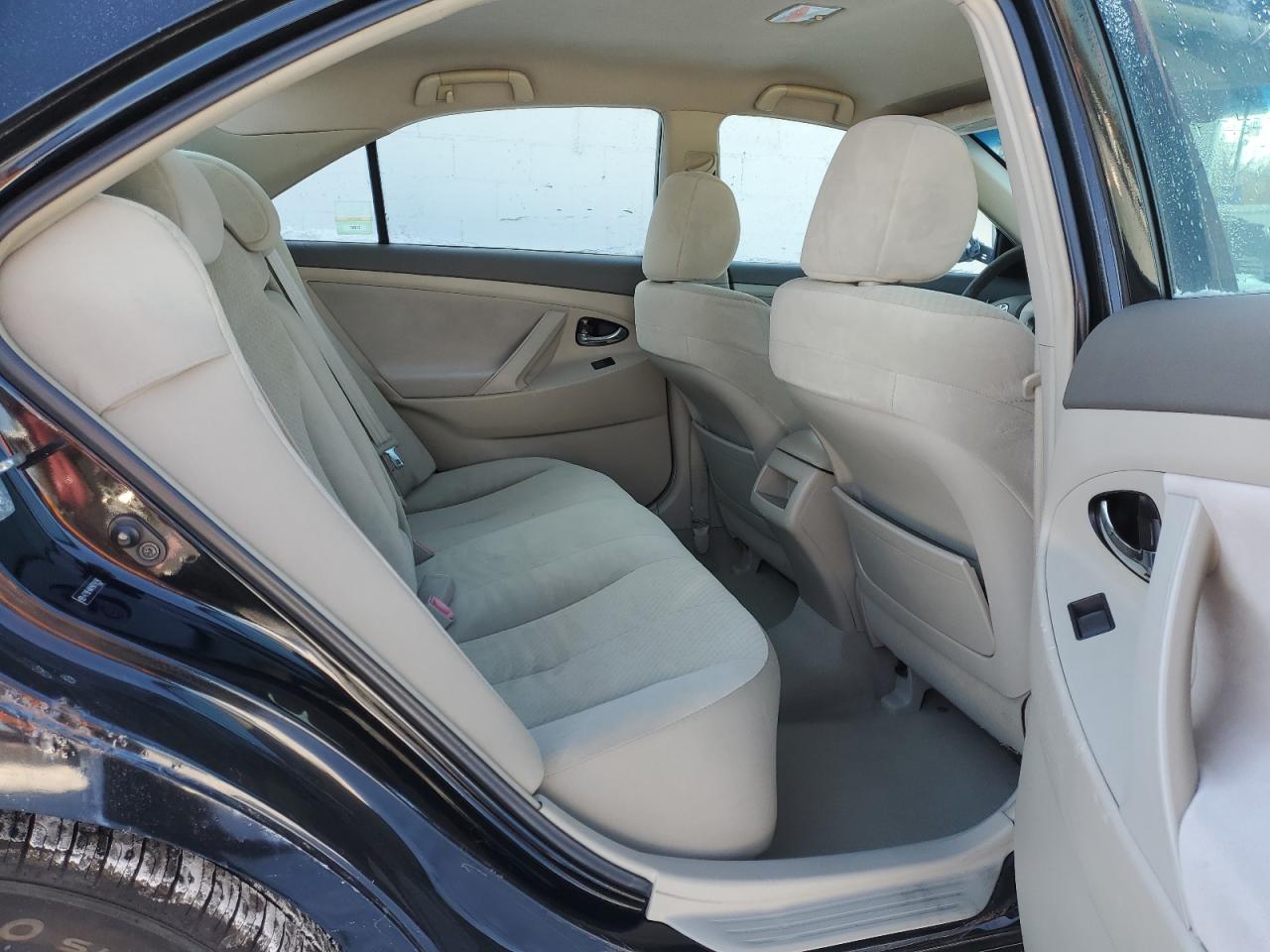 2009 Toyota Camry - Image 10