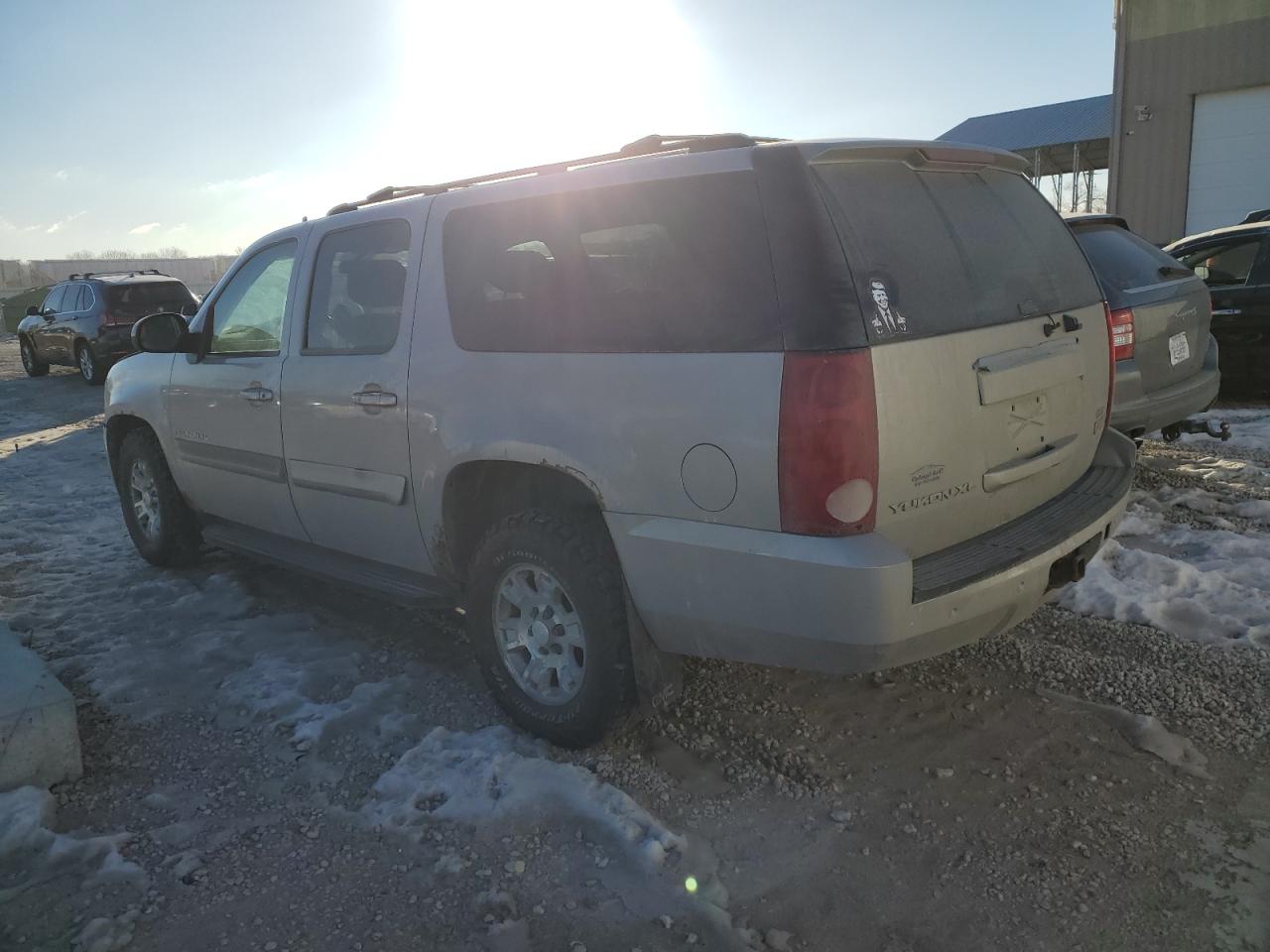 2007 GMC Yukon - Image 2