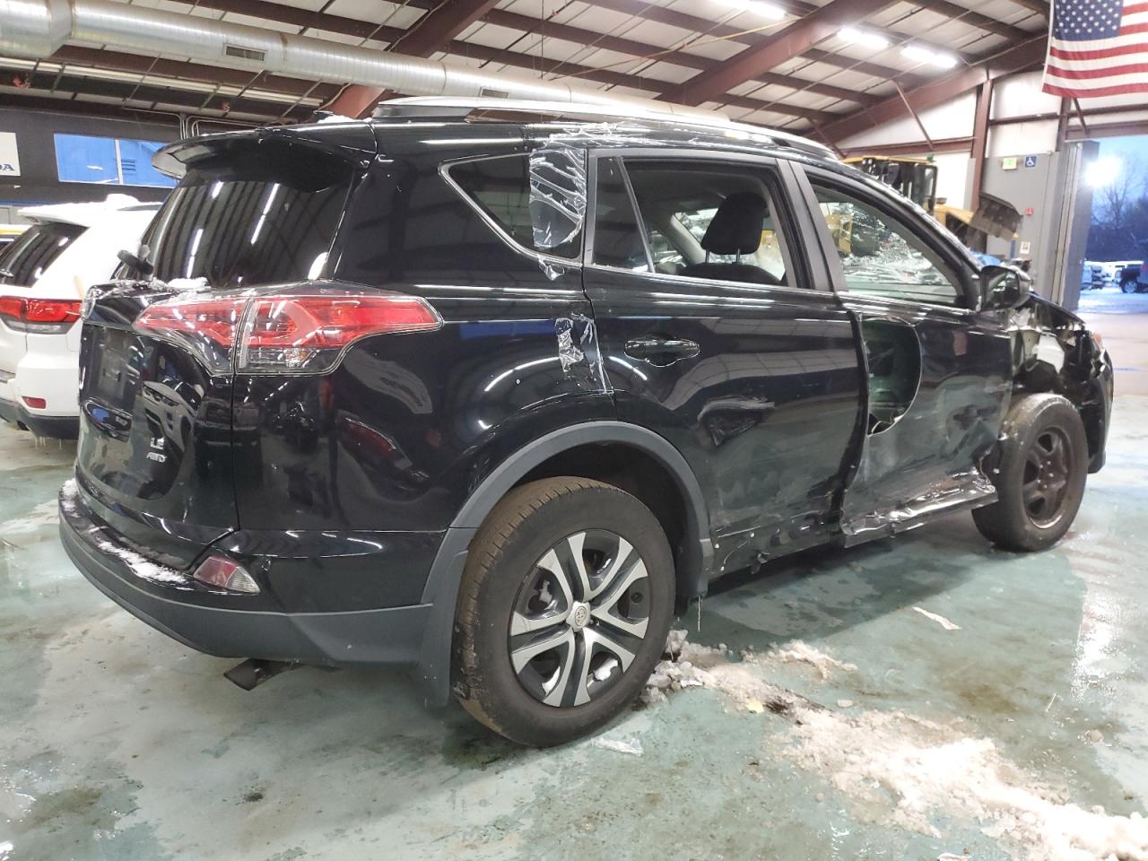 2018 Toyota RAV 4 - Image 3