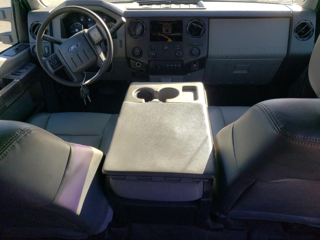 2013 Ford F550 - Image 8