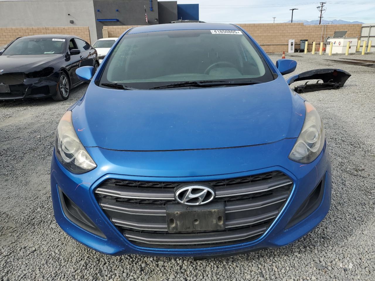 2017 Hyundai Elantra - Image 5