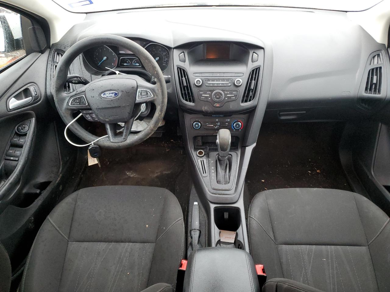 VIN: 1FADP3F22JL207518 2018 FORD FOCUS