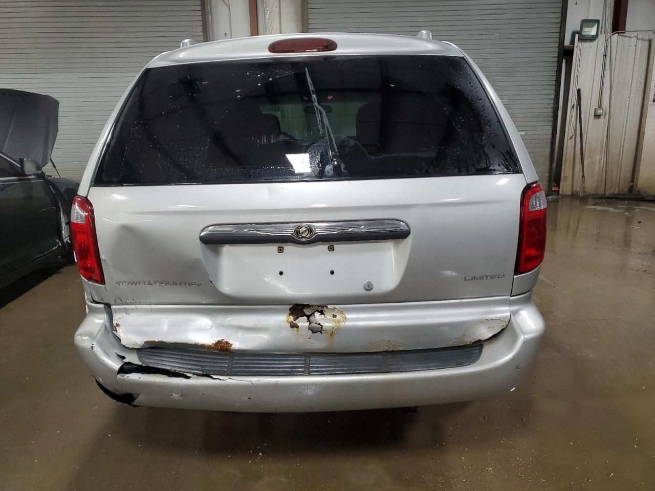 2001 Chrysler Town & Country - Image 6