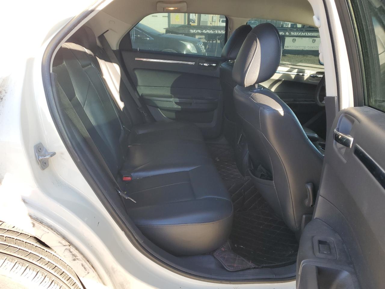 2010 Chrysler 300 - Image 11