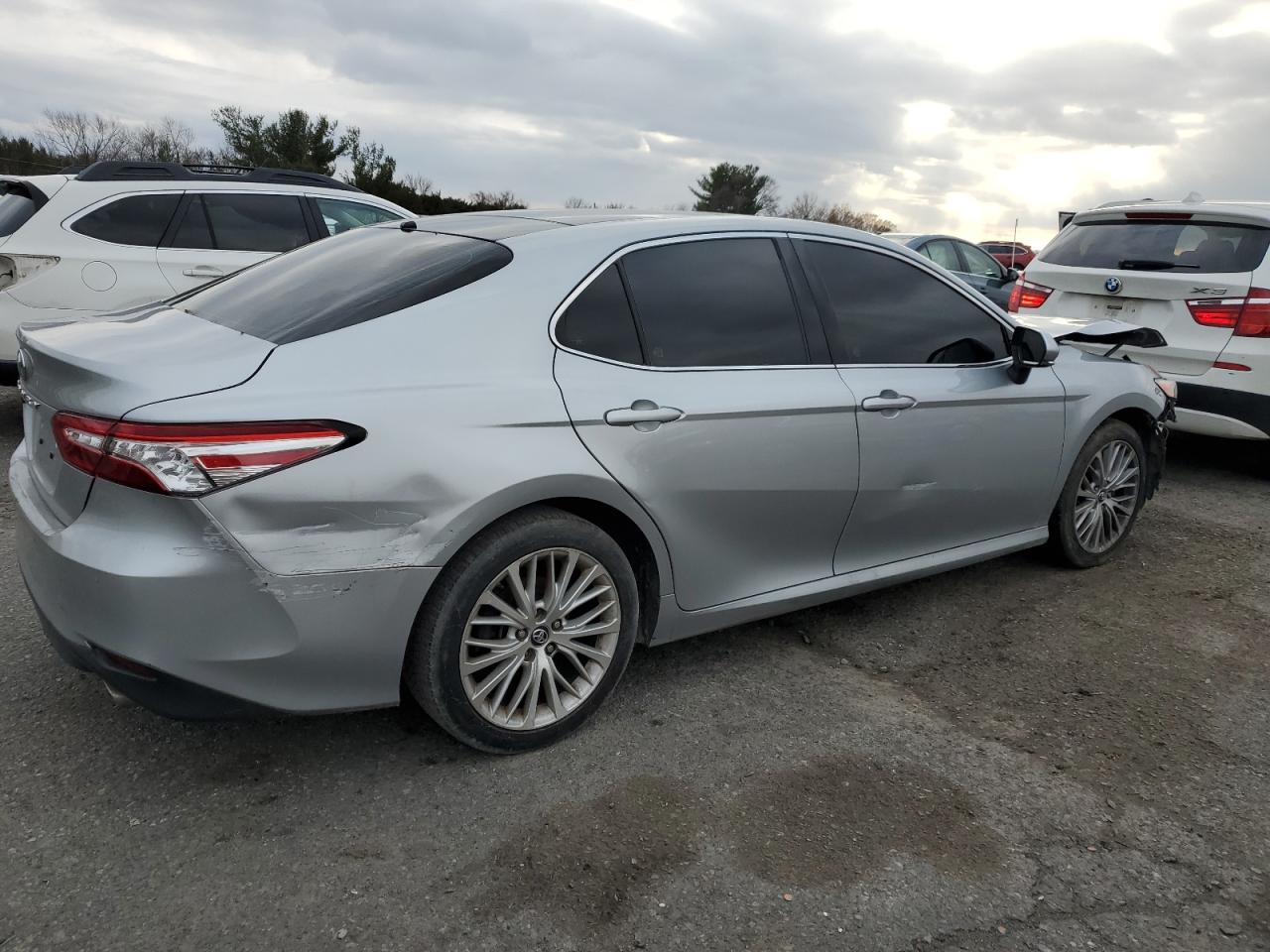 VIN 4T1B11HK6JU132025 2018 TOYOTA CAMRY no.3