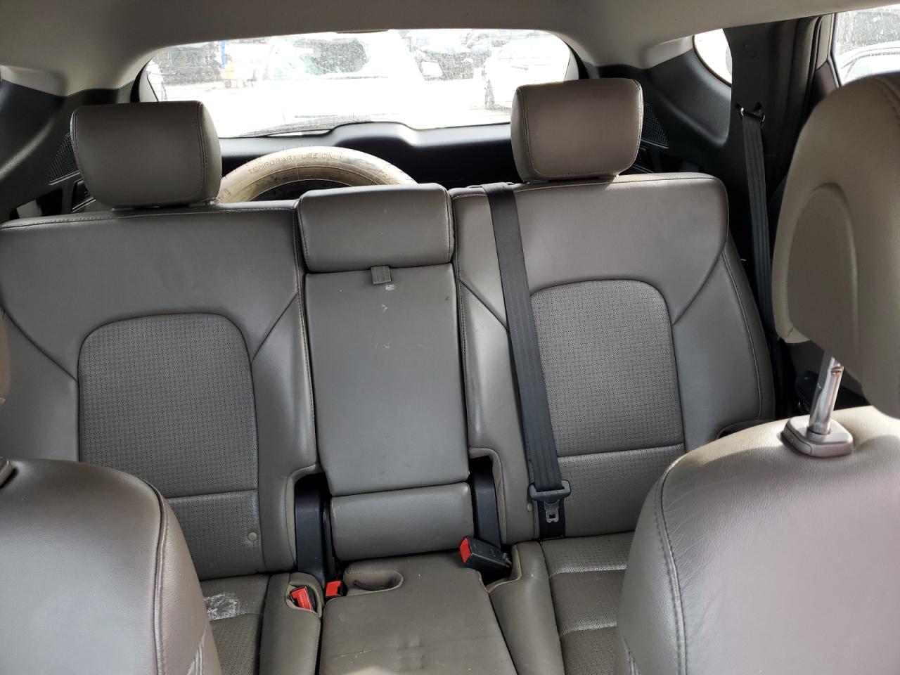 2014 Hyundai Santa Fe - Image 10