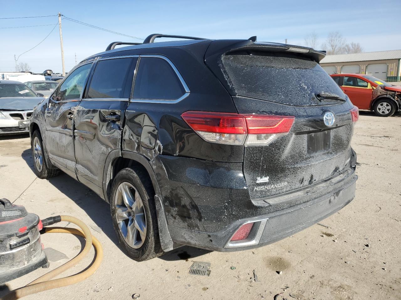 2017 Toyota Highlander - Image 2
