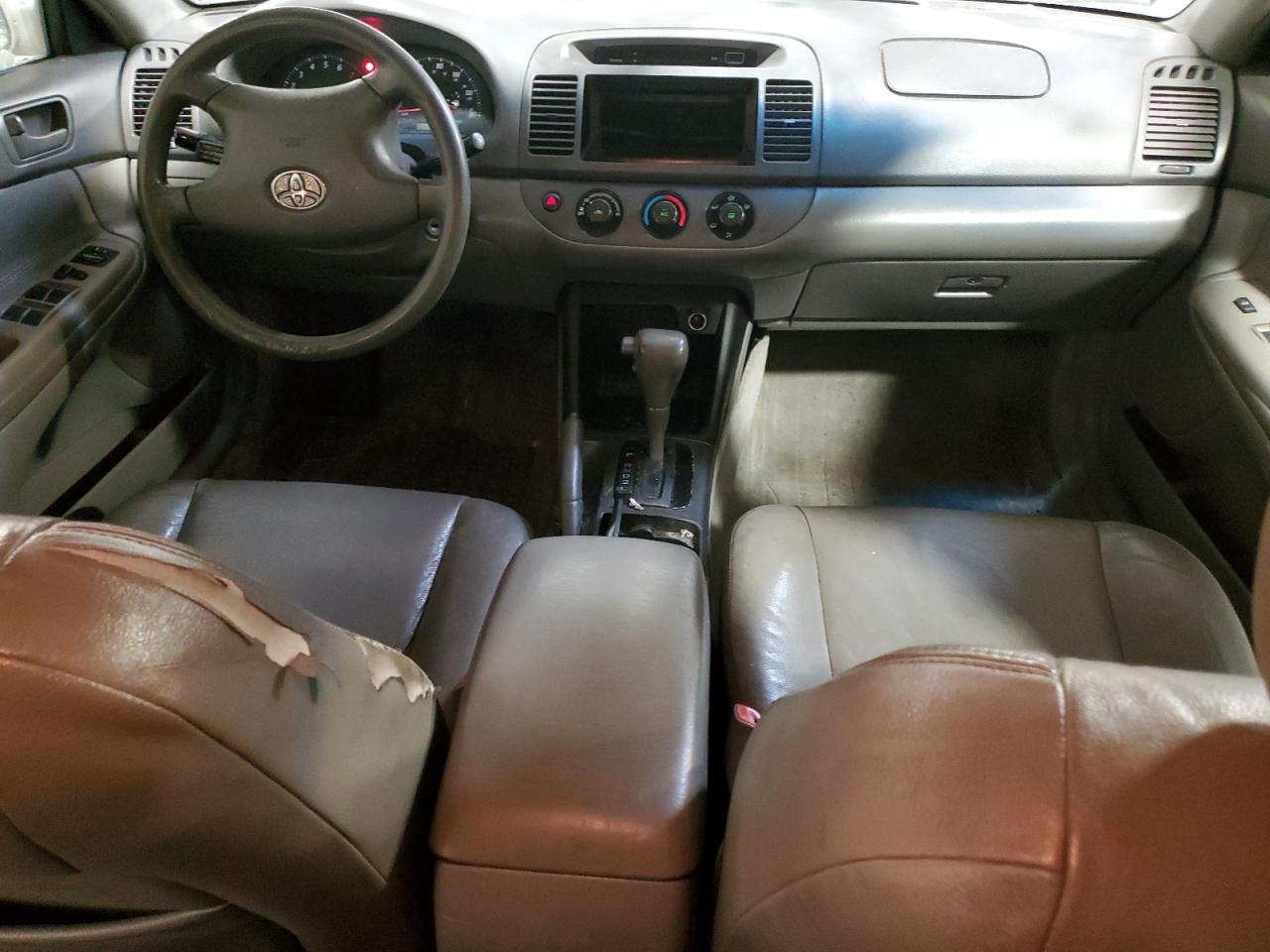 2004 Toyota Camry - Image 8