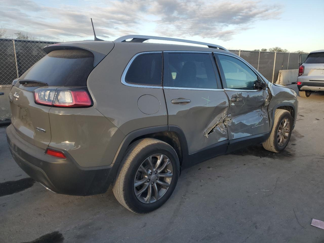 2021 Jeep Grand Cherokee - Image 3