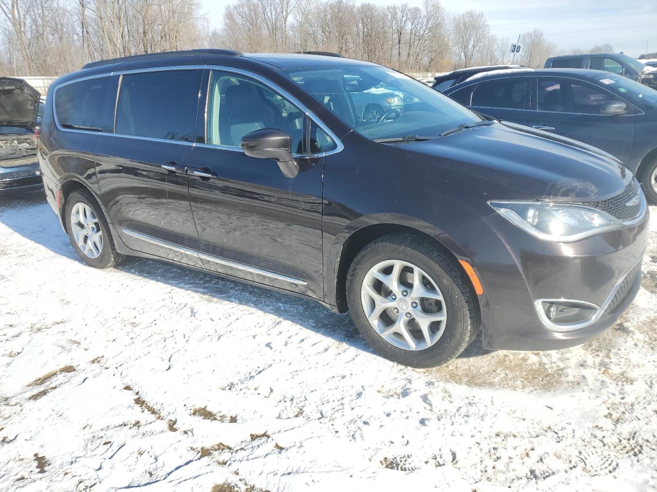 2017 Chrysler Pacifica - Image 4
