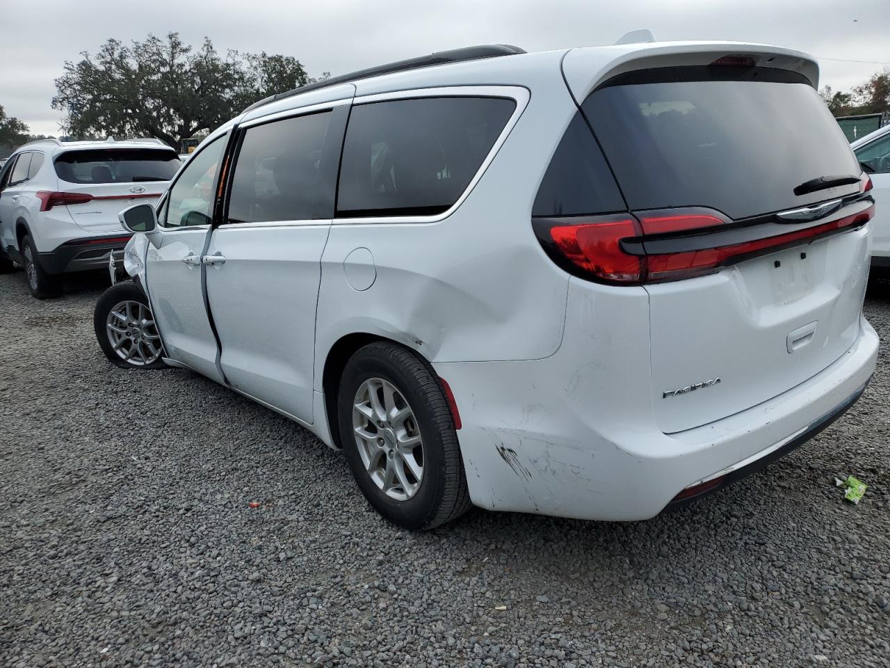 2022 Chrysler Pacifica - Image 2