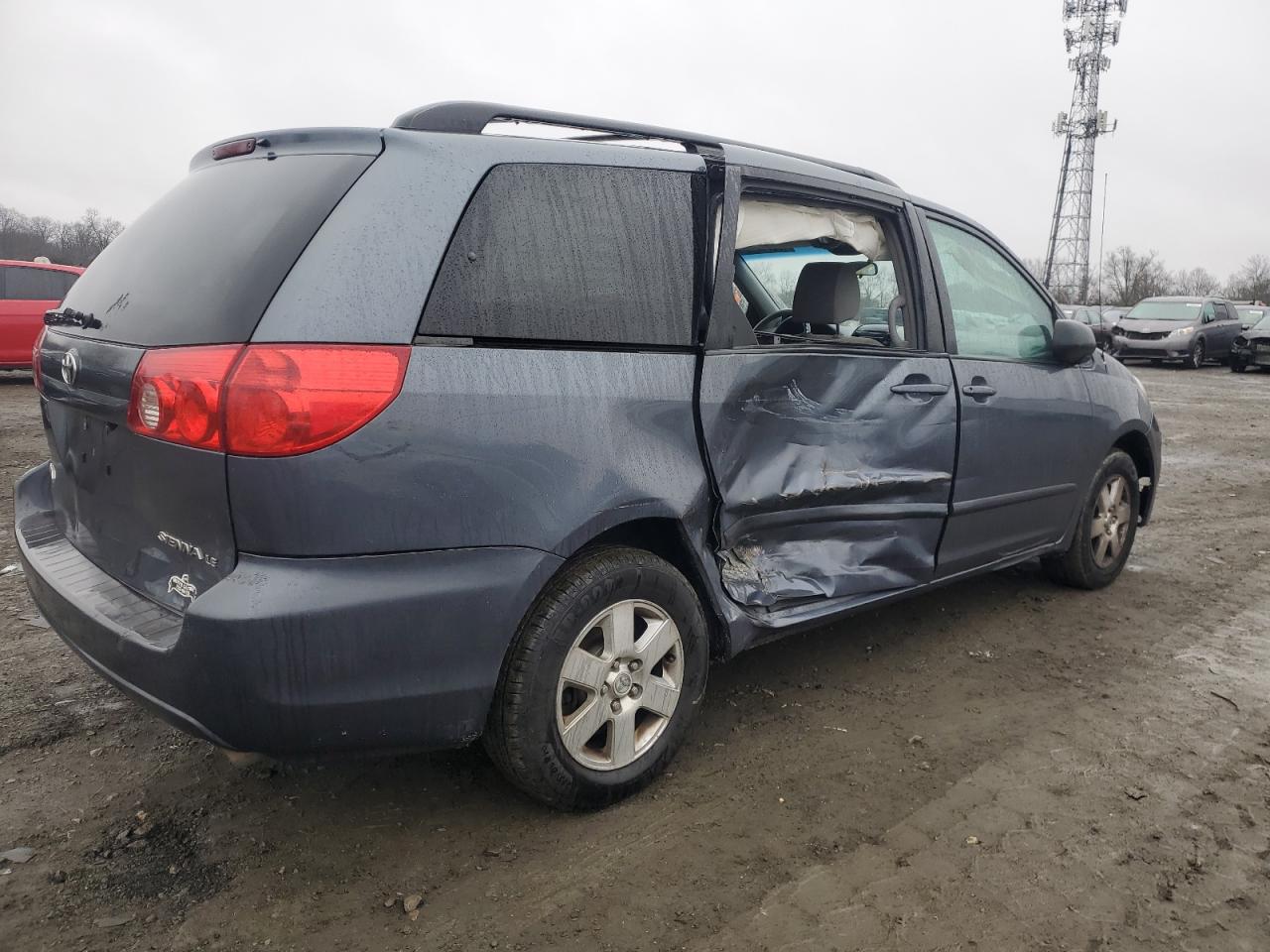 2009 Toyota Sienna - Image 3