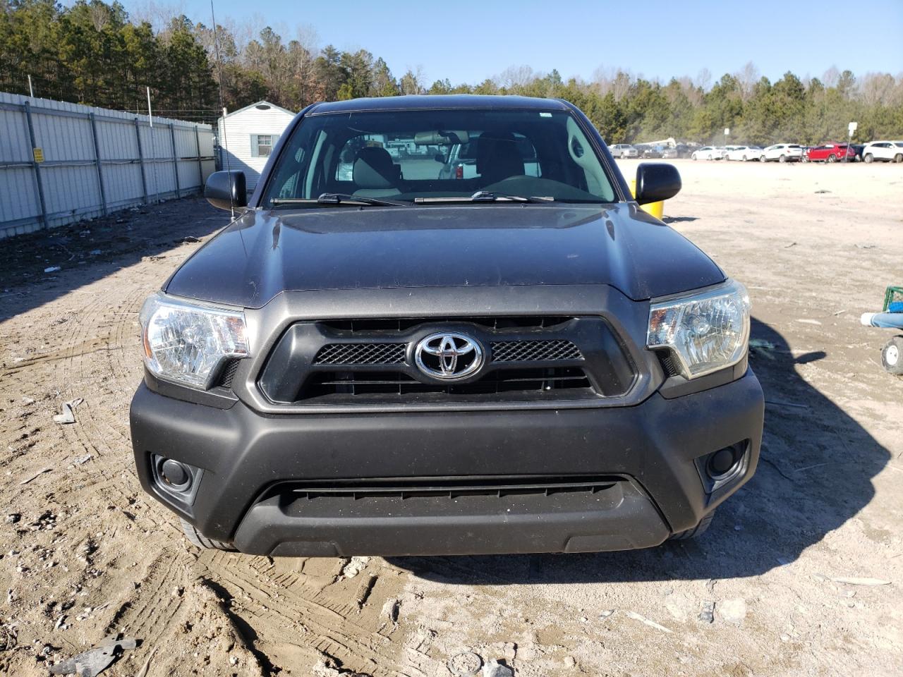 2015 Toyota Tacoma - Image 5
