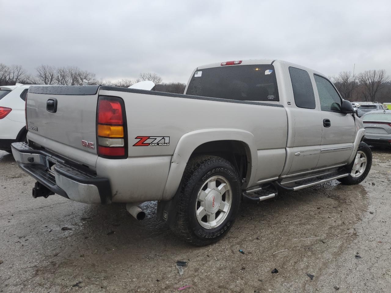 2004 GMC Sierra - Image 3