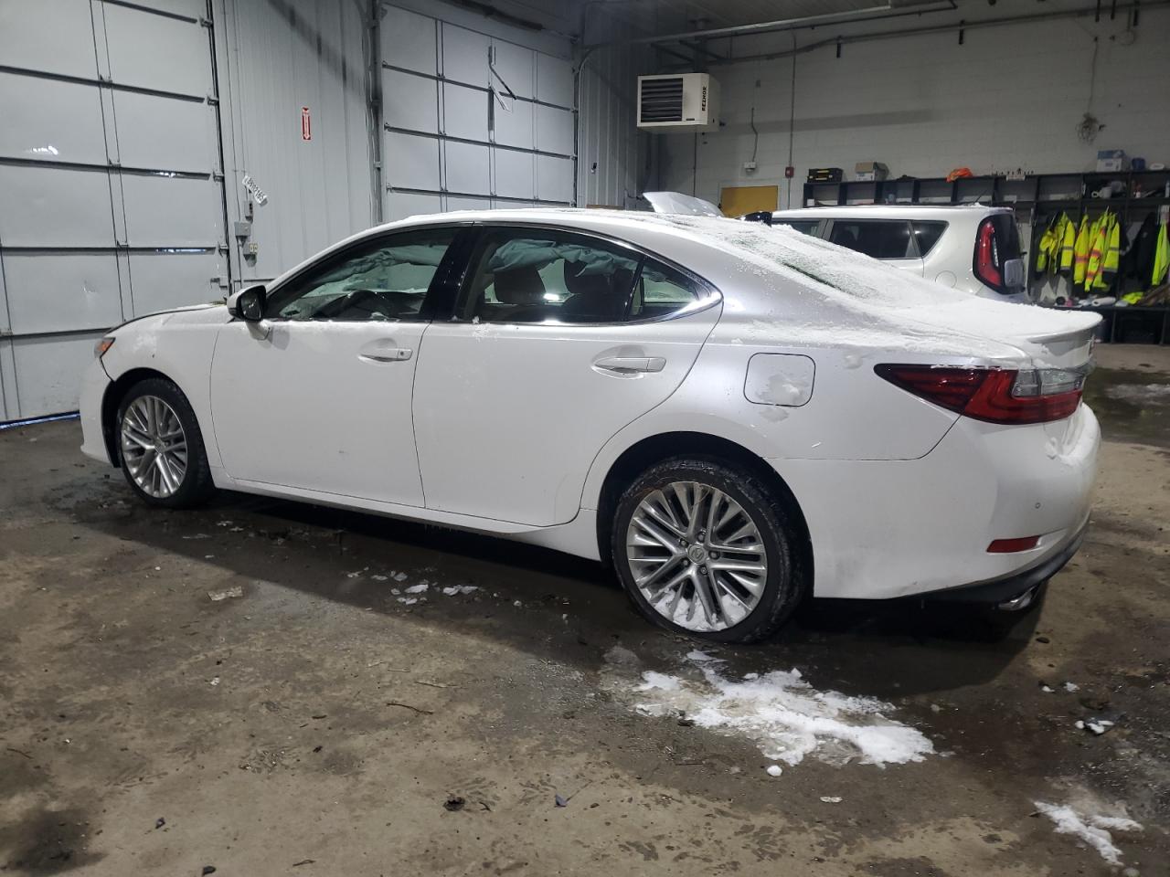 2017 Lexus ES - Image 2