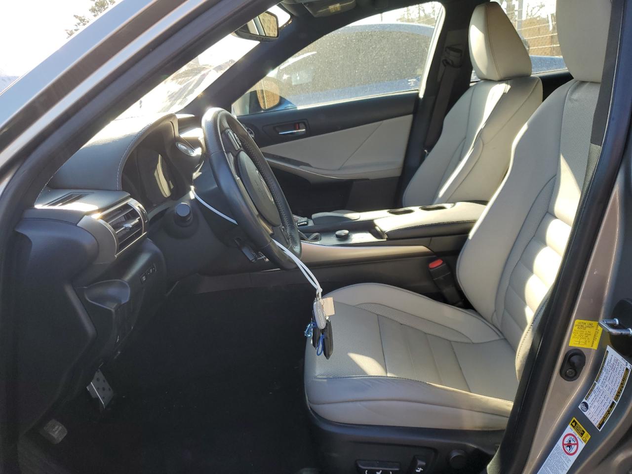 2015 Lexus IS - Image 7