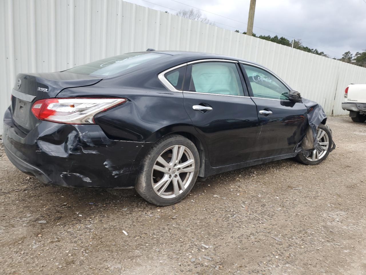 2017 Nissan Altima - Image 3