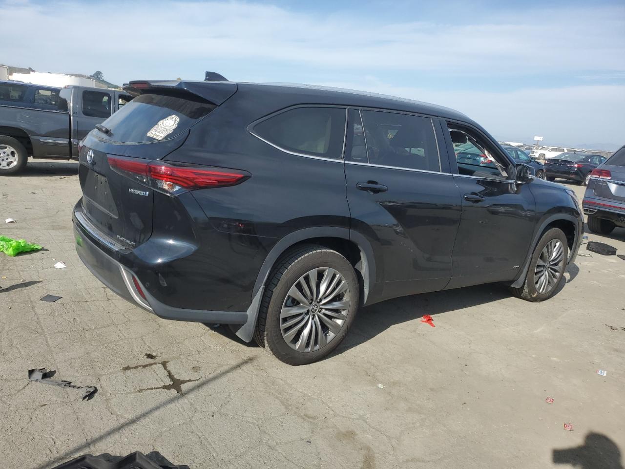 2022 Toyota Highlander - Image 3