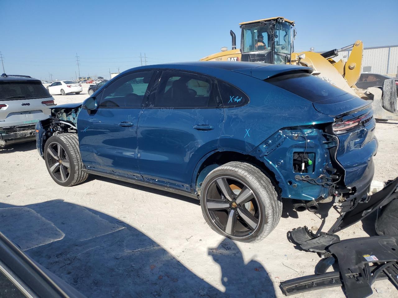 2024 Porsche Cayenne - Image 2
