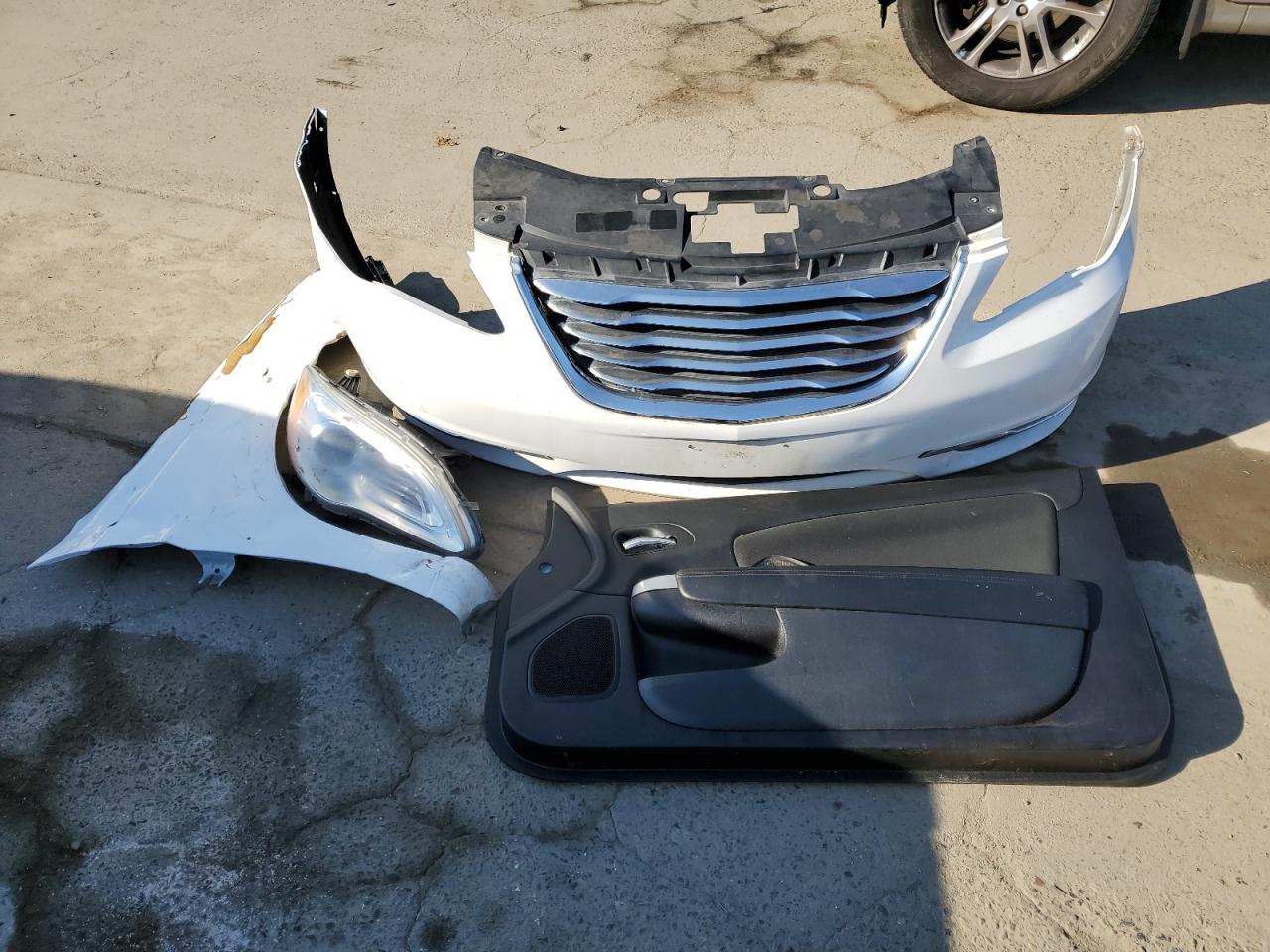 2012 Chrysler 200 - Image 12