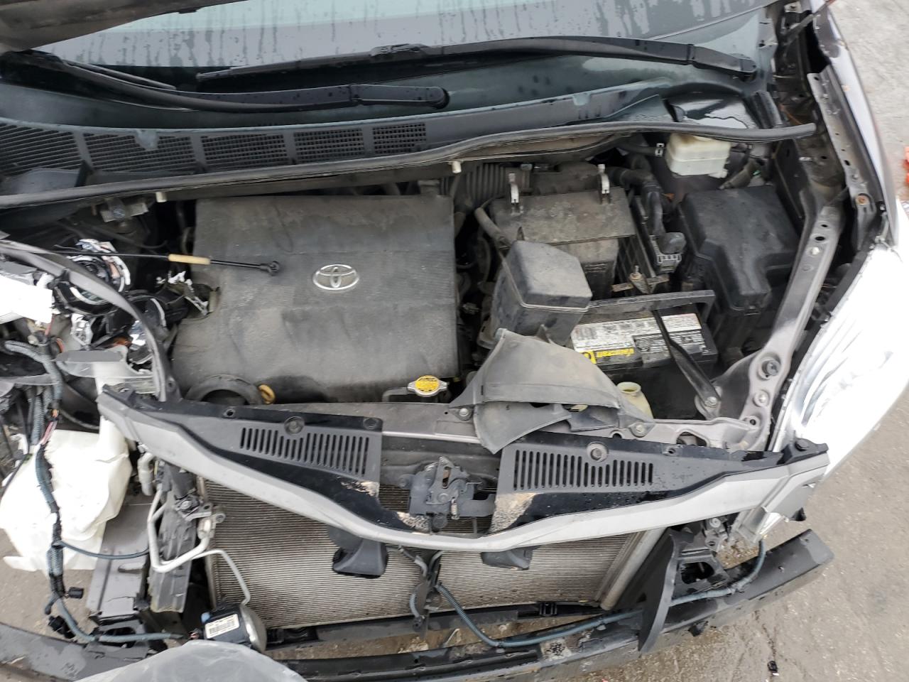 2011 Toyota Sienna - Image 12