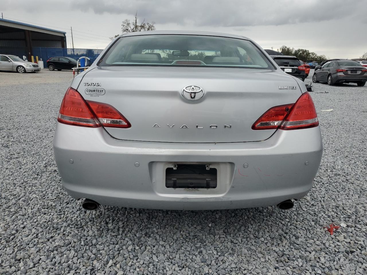 2007 Toyota Avalon - Image 6
