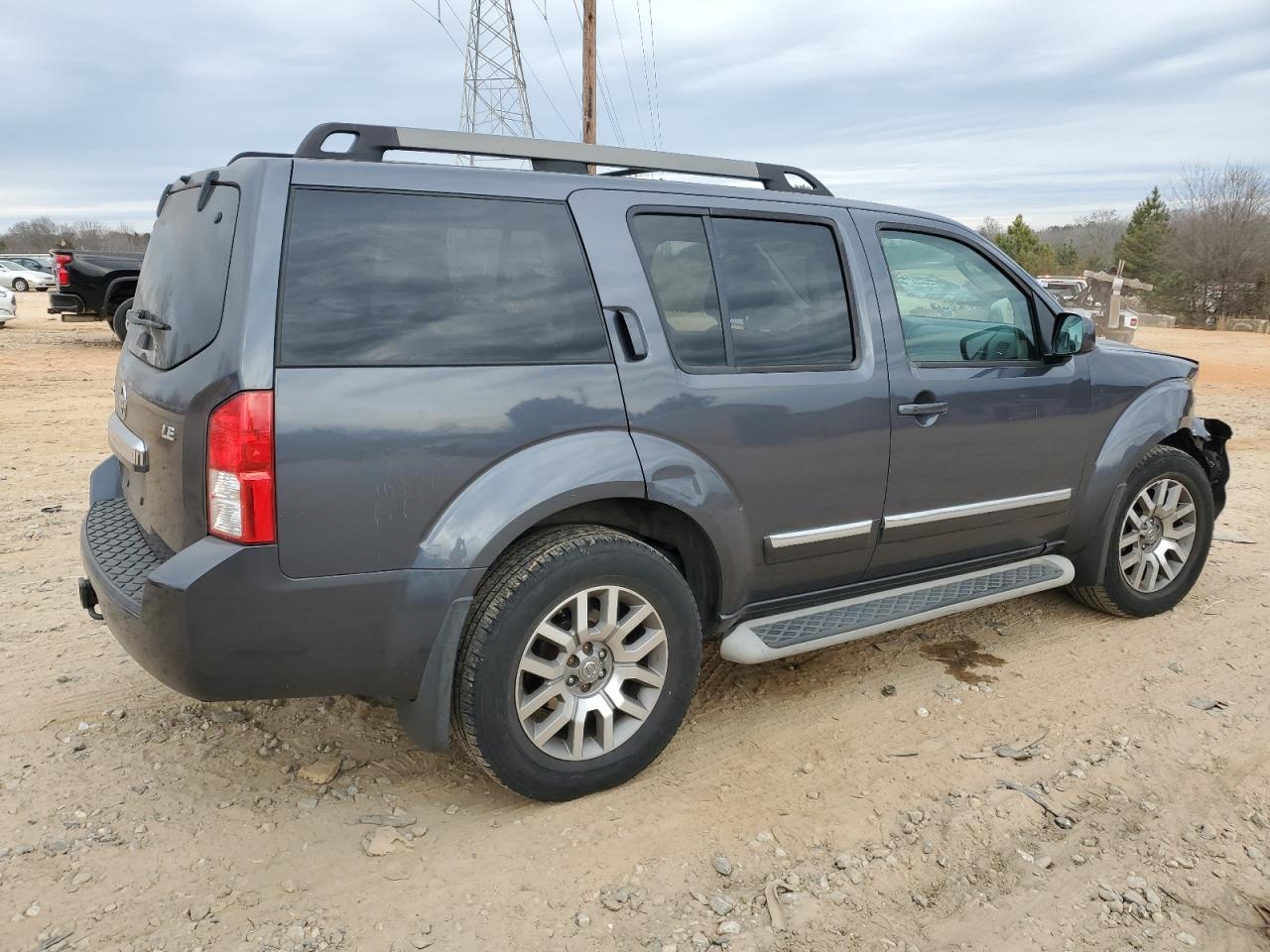 2010 Nissan Pathfinder - Image 3