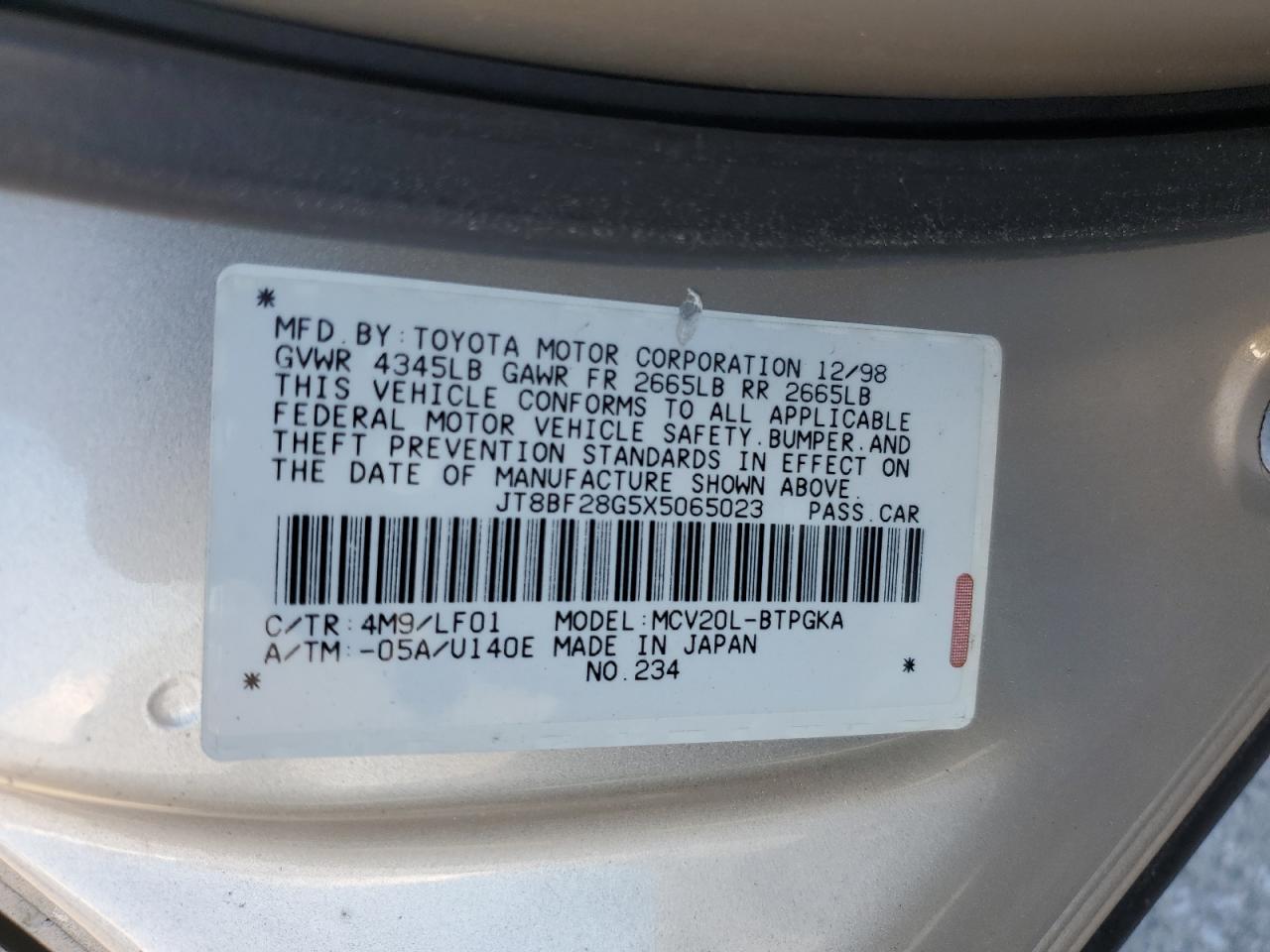 1999 Lexus ES - Image 12