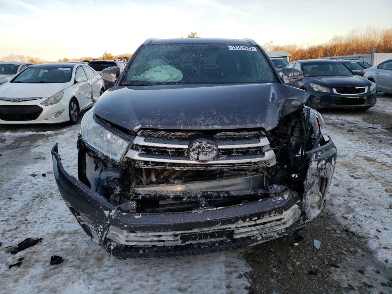 2019 Toyota Highlander - Image 5